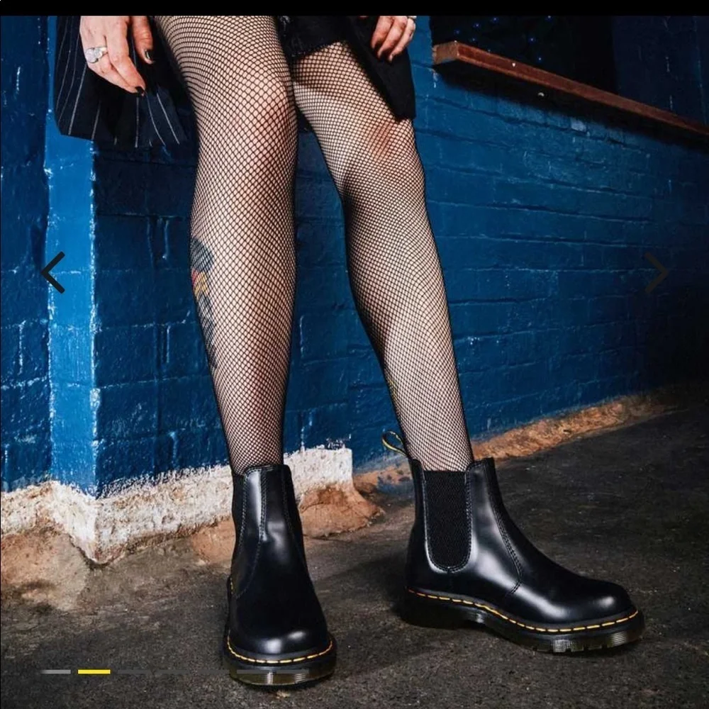 NWT Dr Martens Smooth Leather Chelsea Boots Size 8